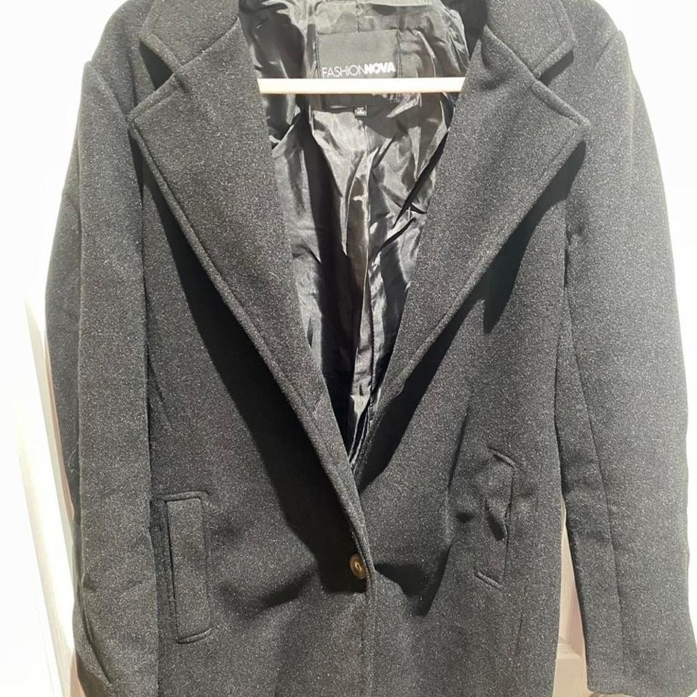 Fashion Nova grey coat with black lining Size xl